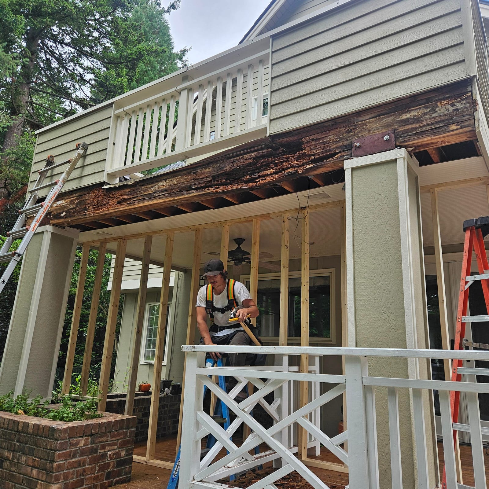 An Everett, WA home during a full roof replacement